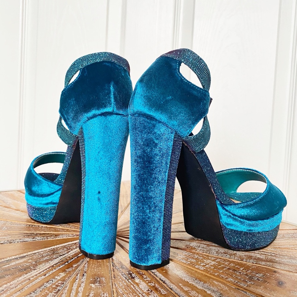 NIB Shoe Dazzle Teal Velvet Platform Sandals - Picture 2 of 12